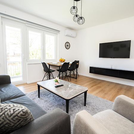 Bright 2Bdr Apartment With Balcony - Free Parking Sarajevo Luaran gambar