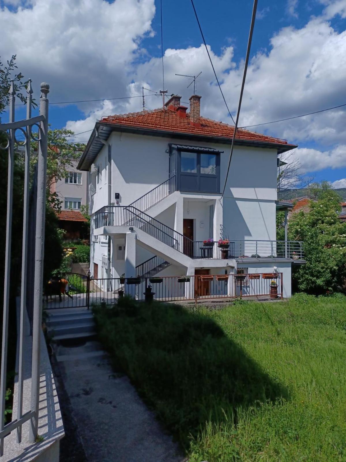 Bright 2Bdr Apartment With Balcony - Free Parking Sarajevo Luaran gambar