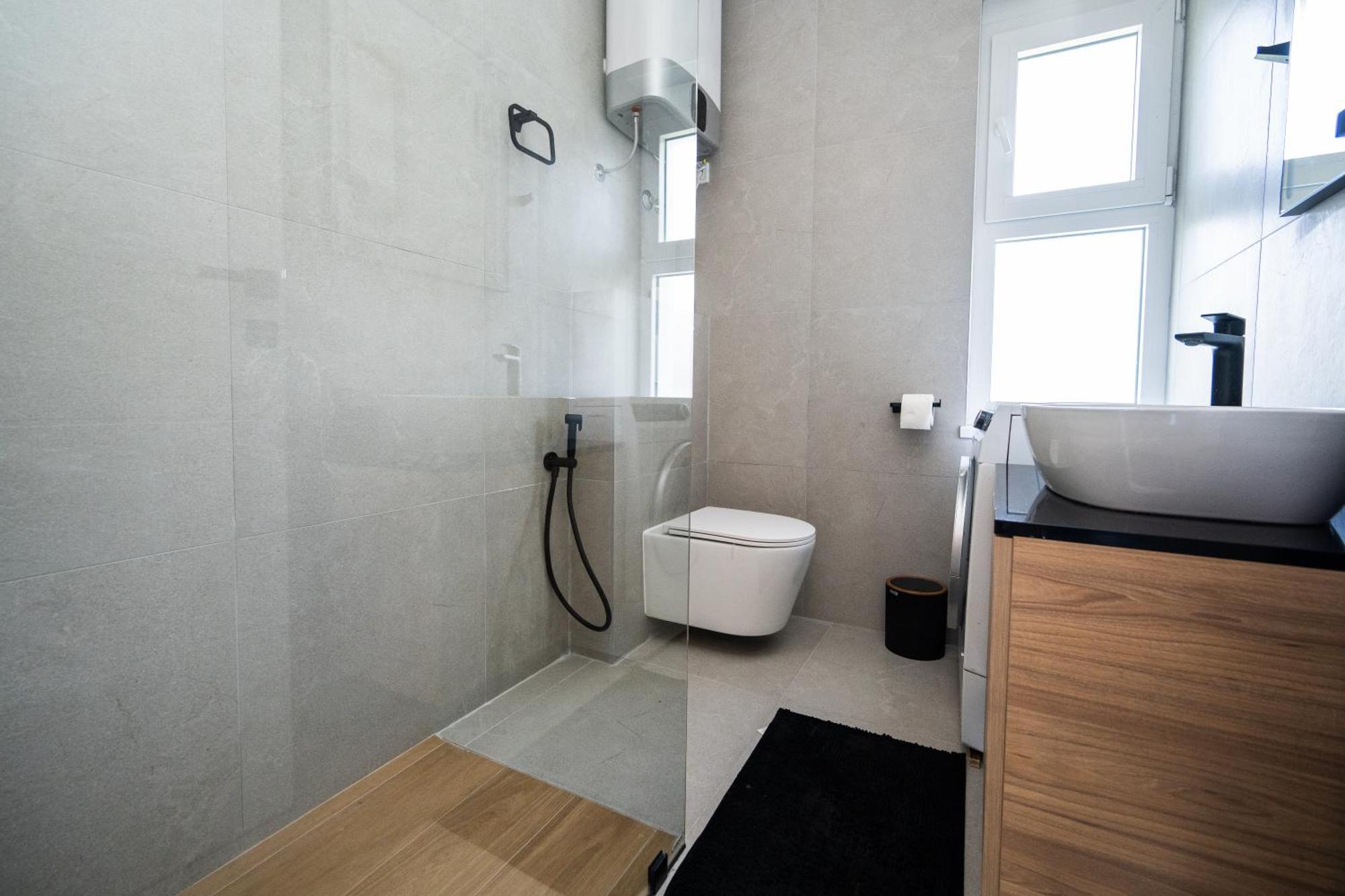 Bright 2Bdr Apartment With Balcony - Free Parking Sarajevo Luaran gambar