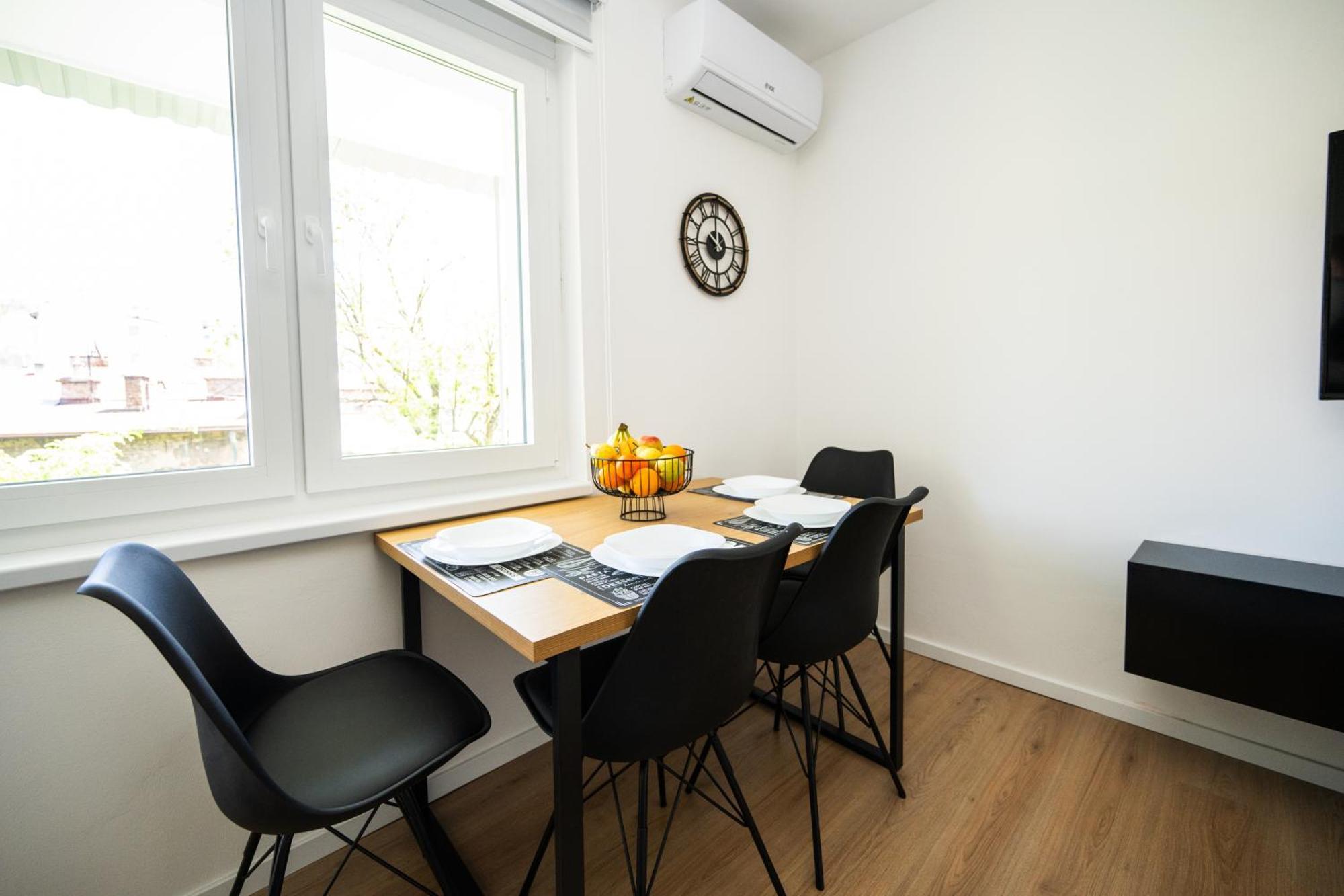 Bright 2Bdr Apartment With Balcony - Free Parking Sarajevo Luaran gambar