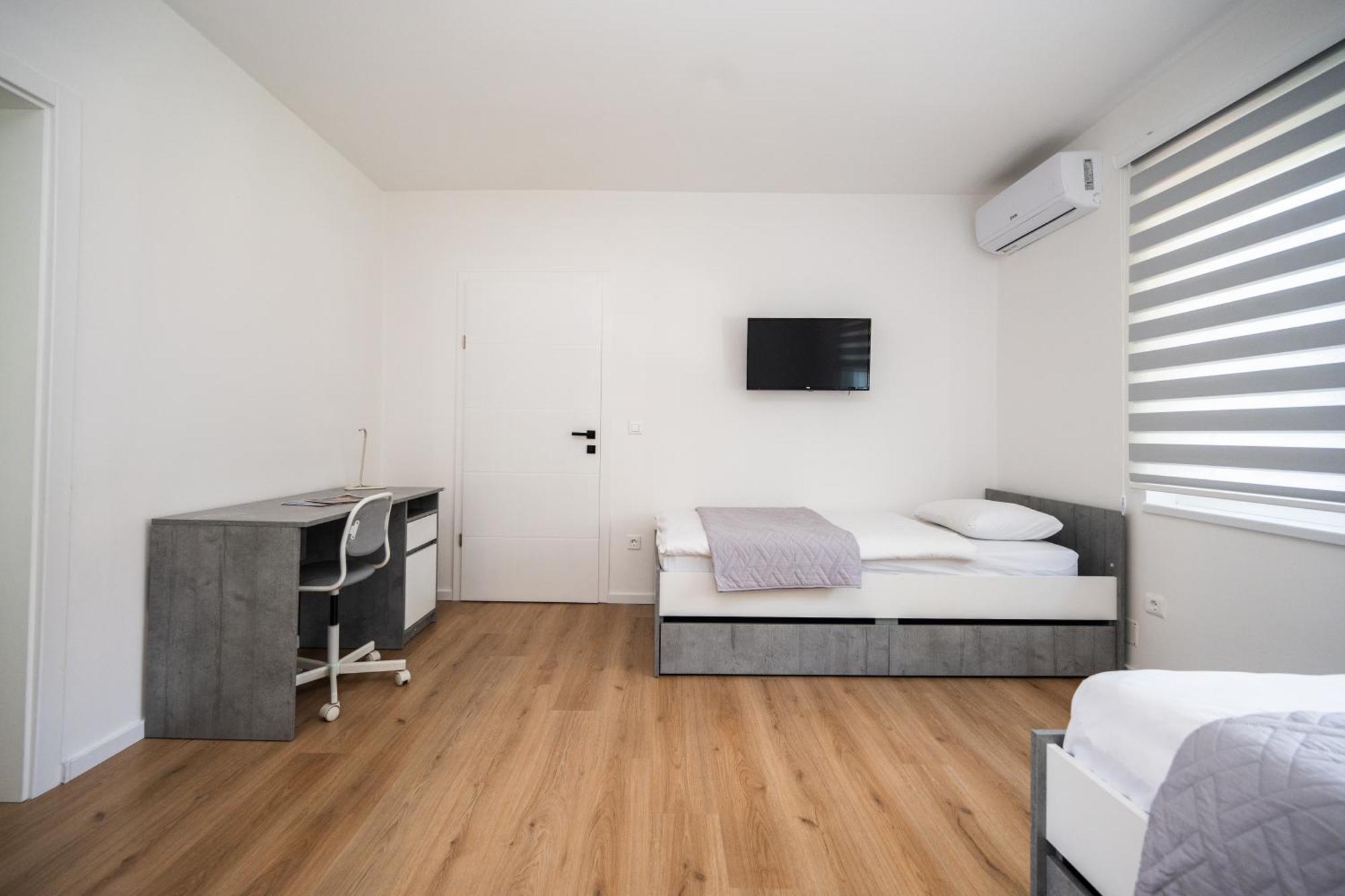 Bright 2Bdr Apartment With Balcony - Free Parking Sarajevo Luaran gambar