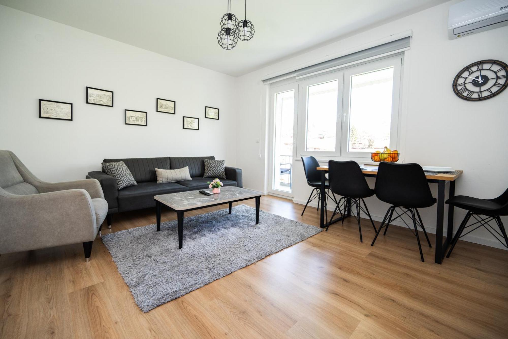 Bright 2Bdr Apartment With Balcony - Free Parking Sarajevo Luaran gambar
