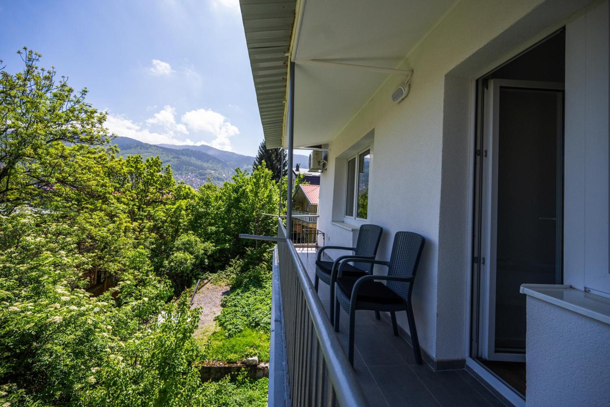 Bright 2Bdr Apartment With Balcony - Free Parking Sarajevo Luaran gambar