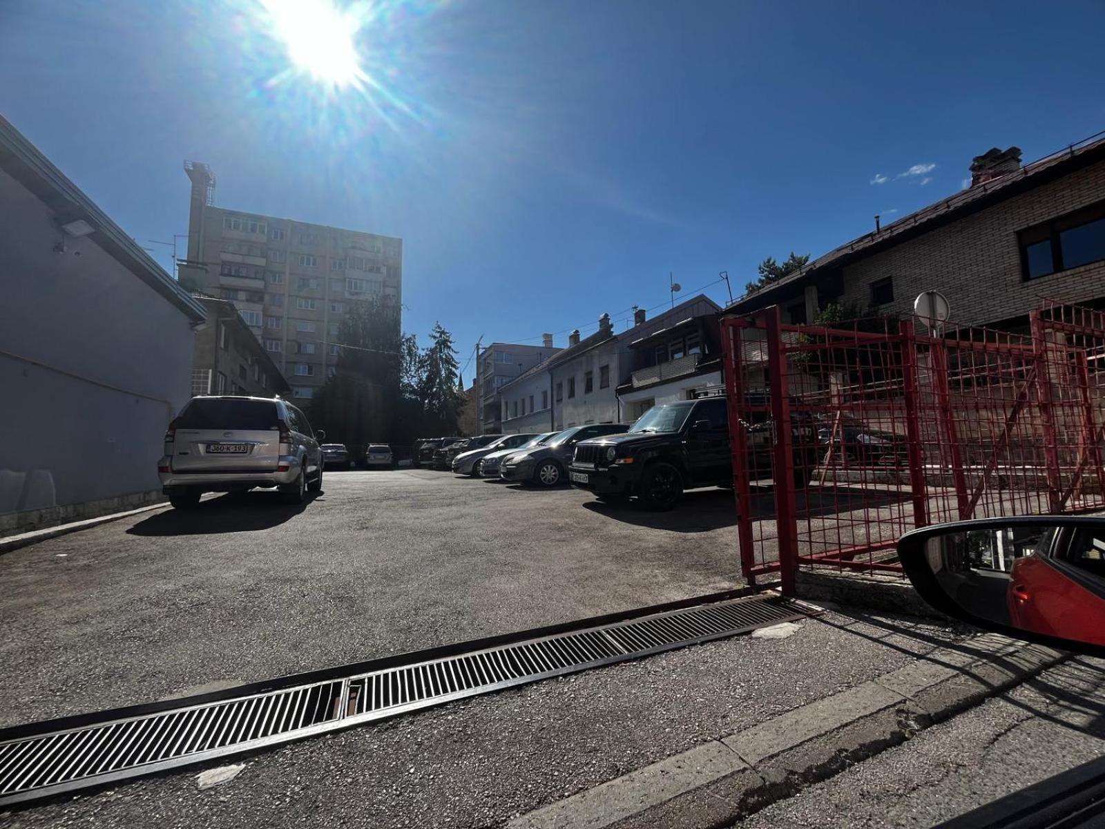 Bright 2Bdr Apartment With Balcony - Free Parking Sarajevo Luaran gambar